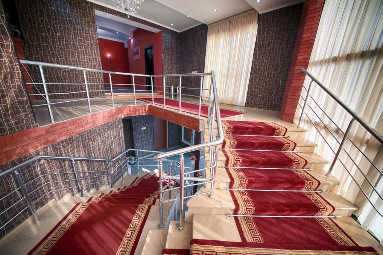 Hotel Tamari Kutaisi Bagian luar foto