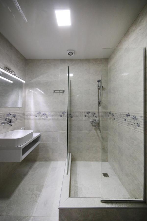 Hotel Tamari Kutaisi Bagian luar foto