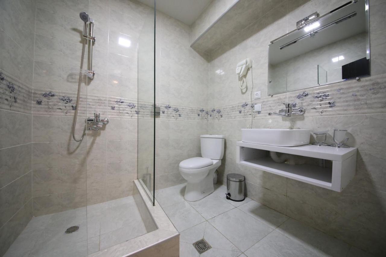 Hotel Tamari Kutaisi Bagian luar foto