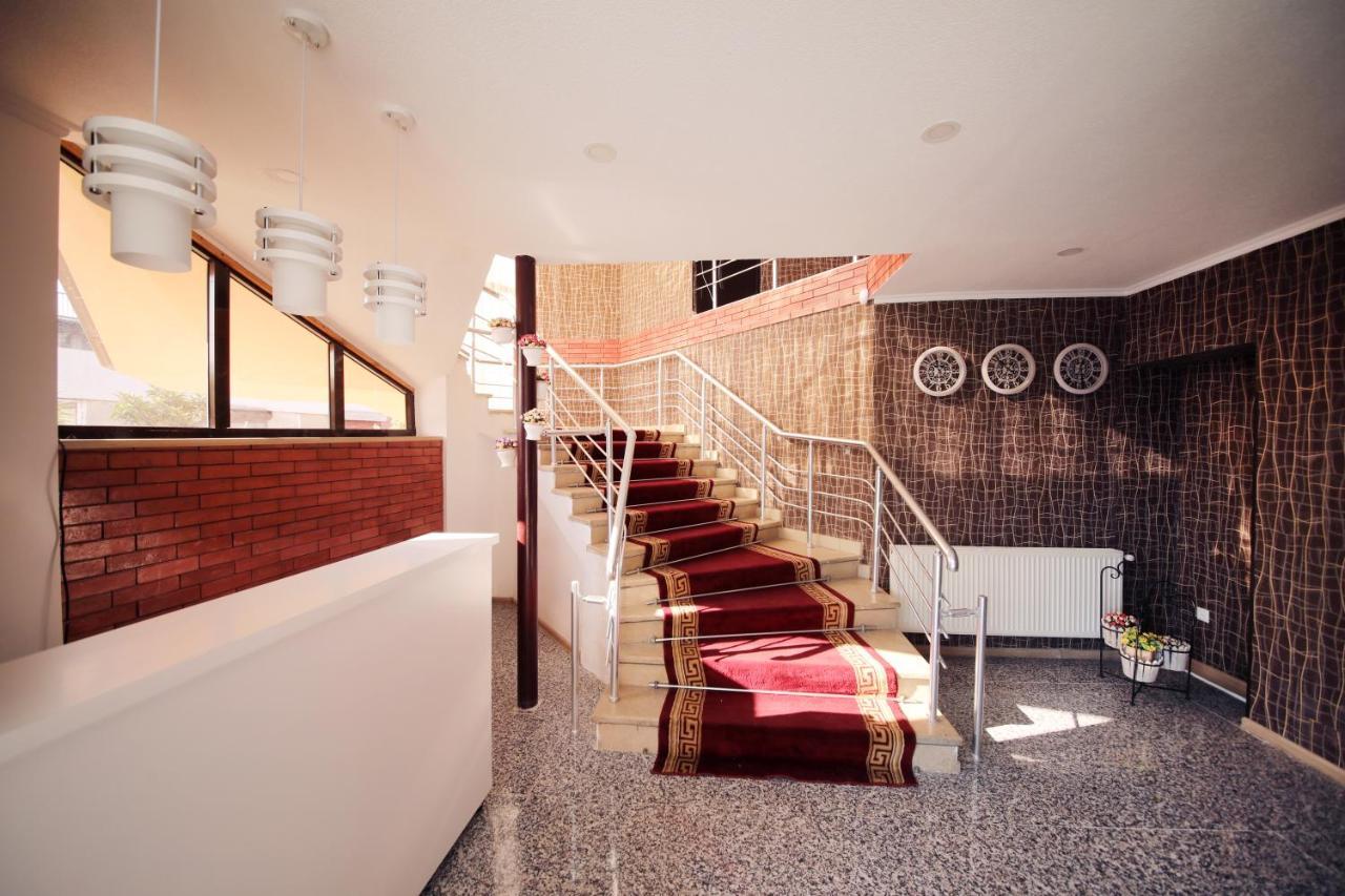Hotel Tamari Kutaisi Bagian luar foto