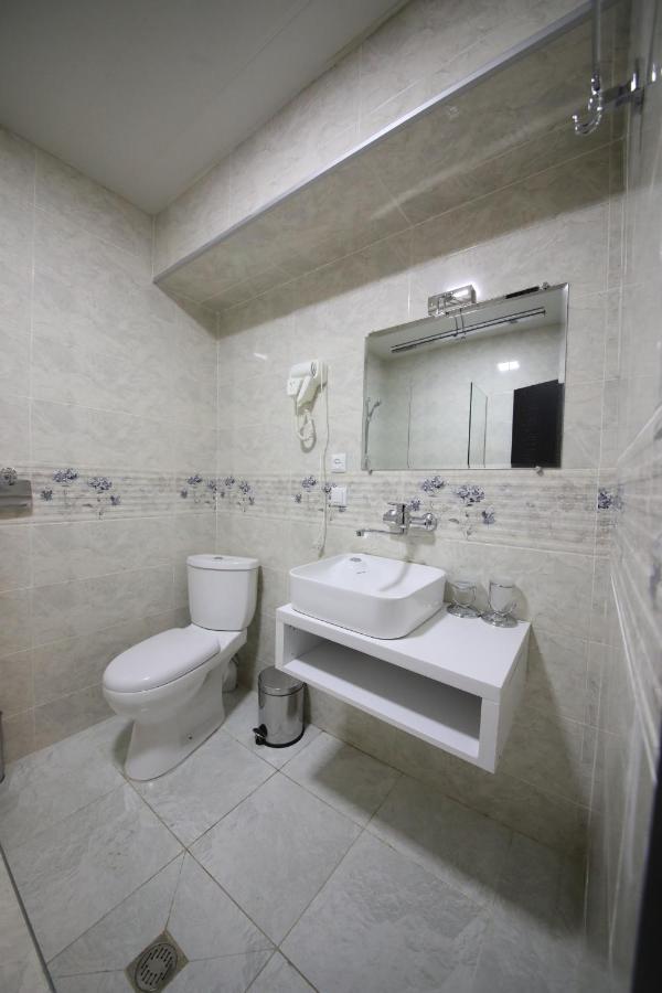 Hotel Tamari Kutaisi Bagian luar foto